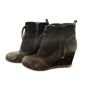 Kenneth Cole Reaction booties size 8